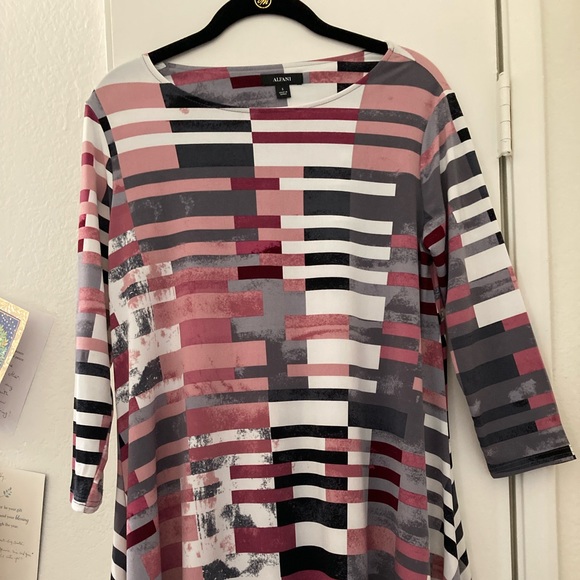 Alfa I Printed Asymmetrical Swing Knit Tunic - Picture 1 of 12